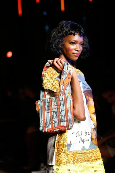 Look 100